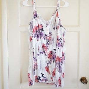 TORRID (SIZE 3) WHITE FLORAL BUTTON DOWN TANK